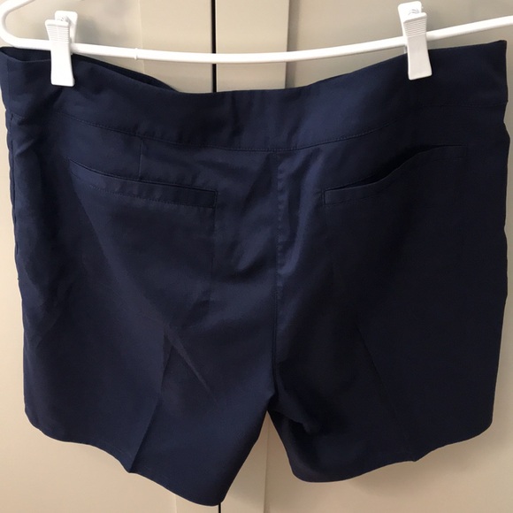 Lady Pinseeker Golf Short. - Picture 3 of 6